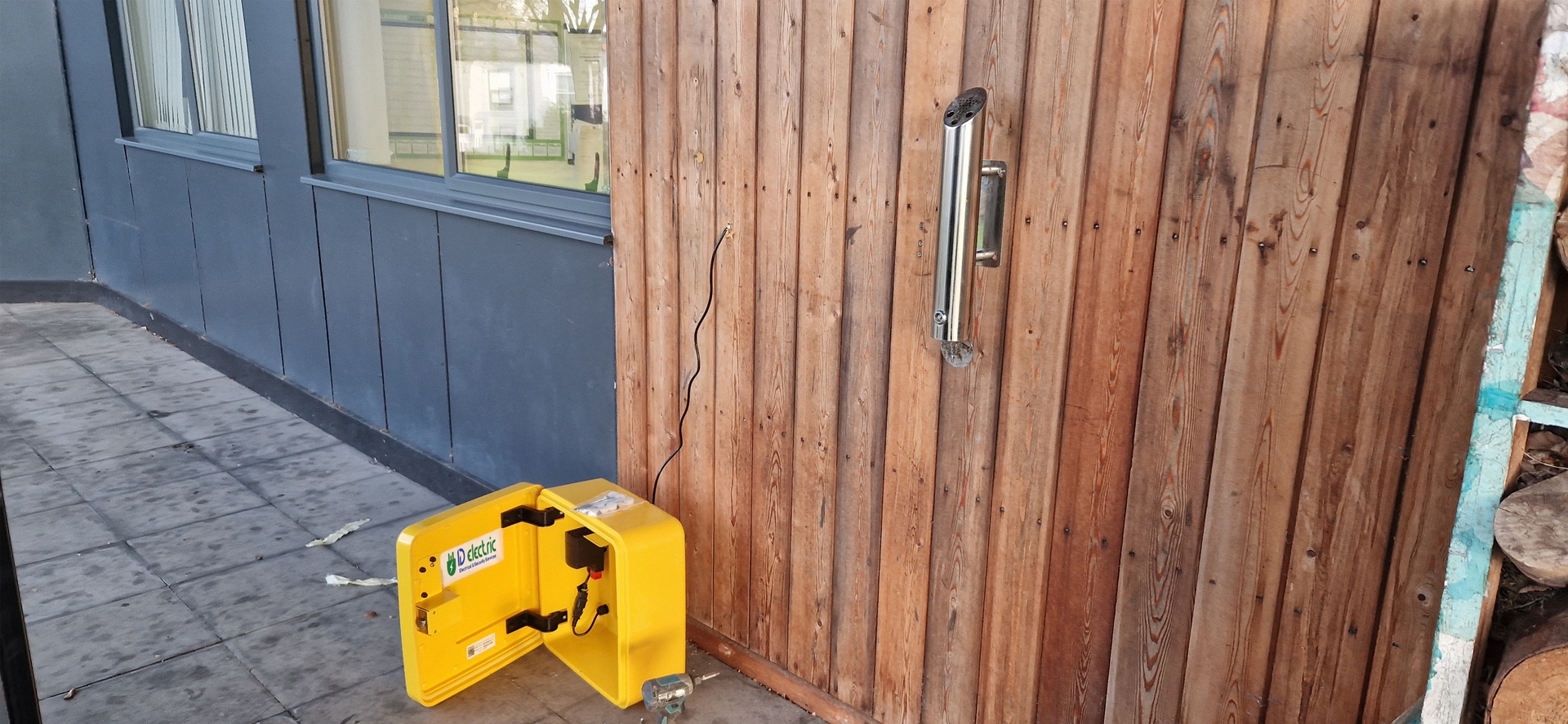 defibrillatorinstallerwirral-idelectric
